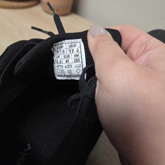 Evolv Sneakers Size 11.5 - Picture 4 of 4